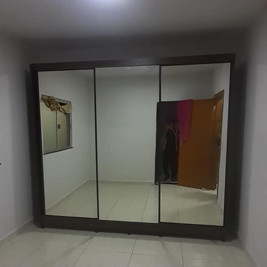 MONTAGEM DE GUARDA ROUPAS PORTAS DE CORRER