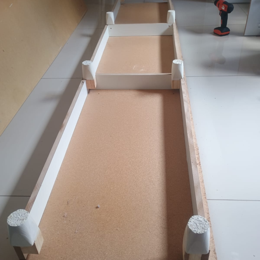 VENDA E INSTALAÇÃO DE PÉS DE MADEIRA PARA MÓVEIS